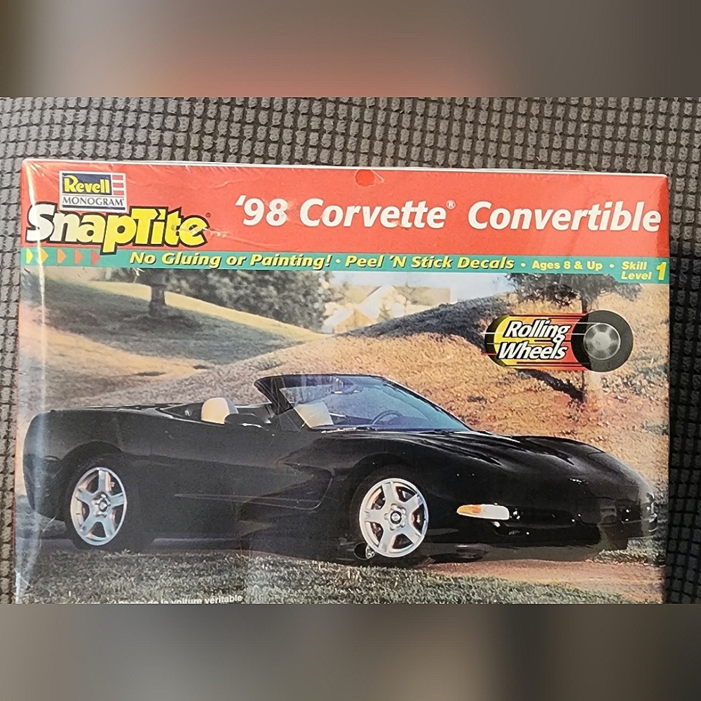 Revell Monogram SnapTile 1998 Corvette Convertible